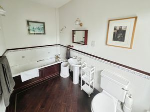 En-suite- click for photo gallery